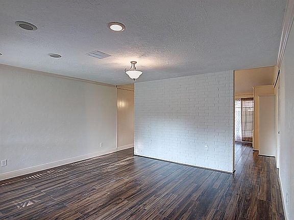 5th image of 235 Kirkaldy Dr