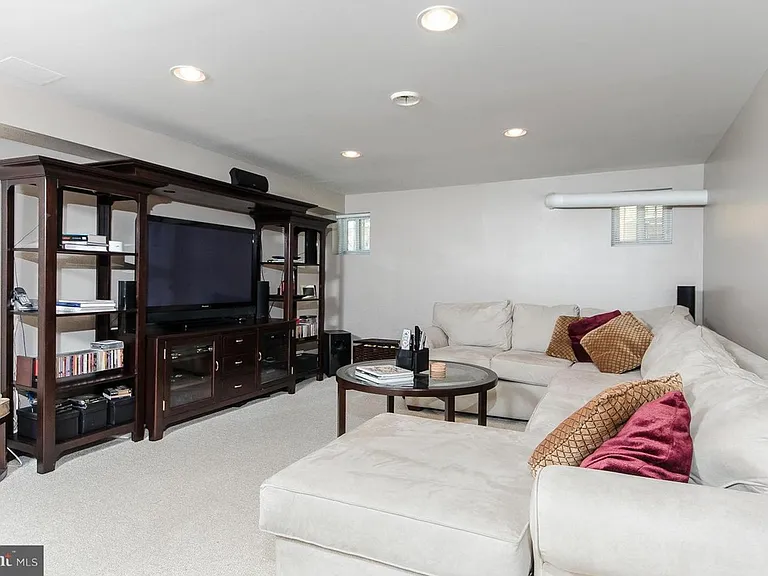 616 Nicholson St NW — Photo 16