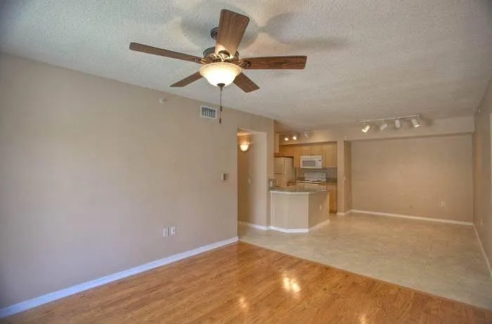105 Villa Cir #105 — Photo 2