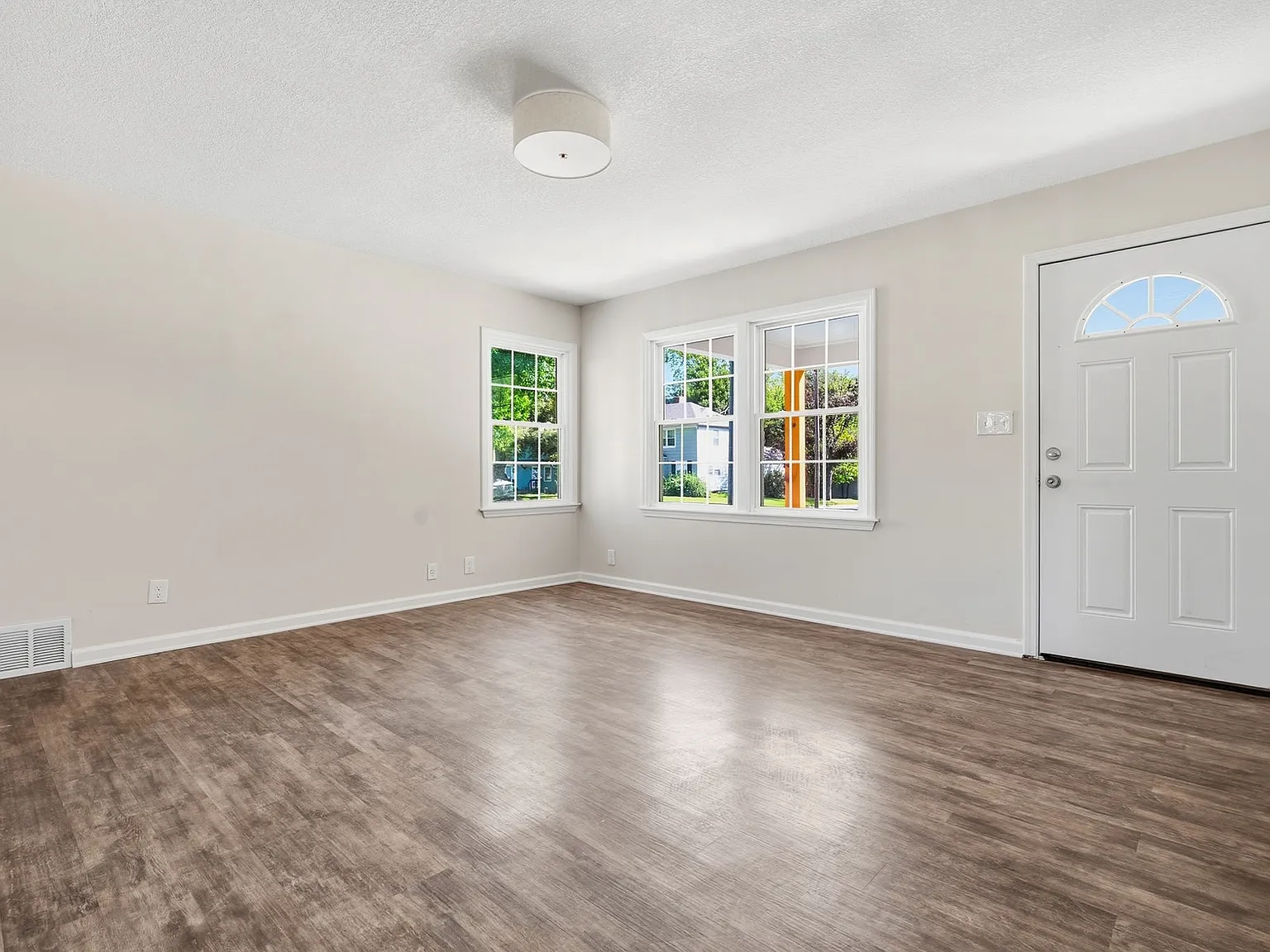2 bed, 840 sqft, $2,000 — Photo 3