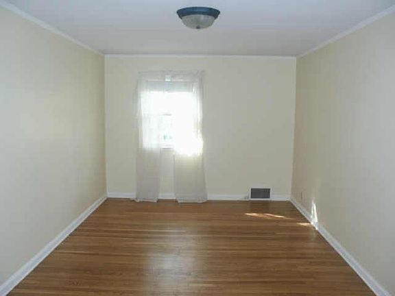 5th image of 5301 N Graceland Ave