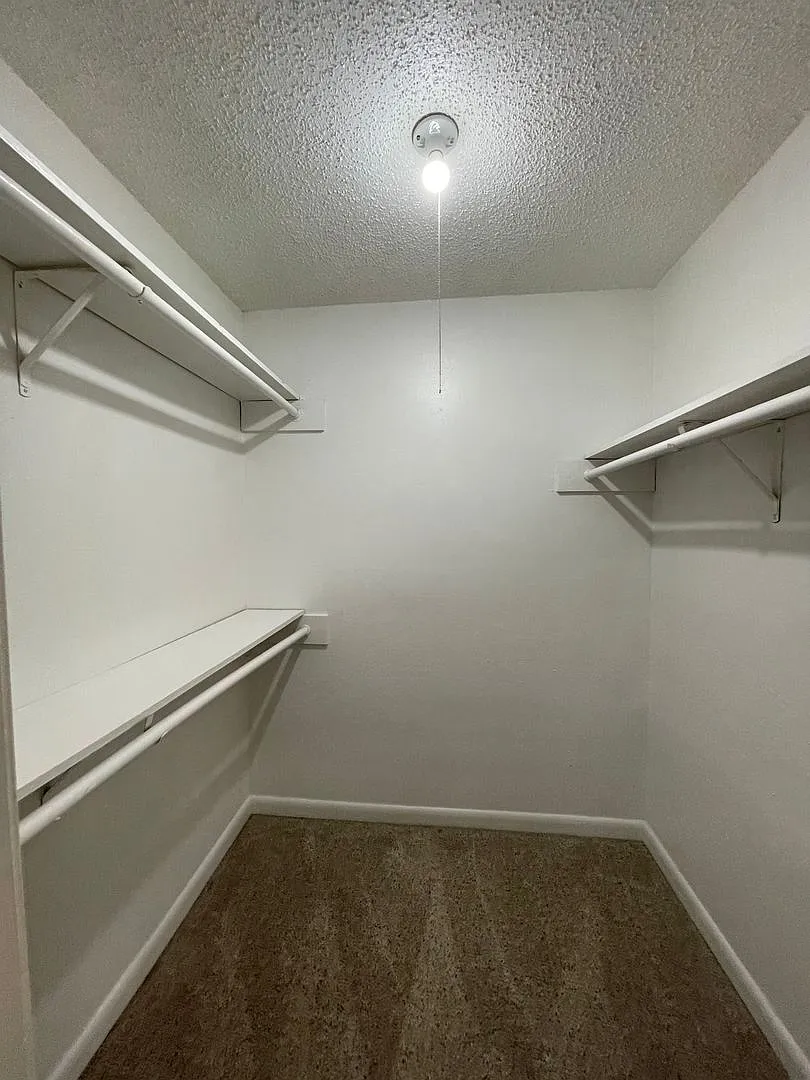 Ashley Crest — Photo 3
