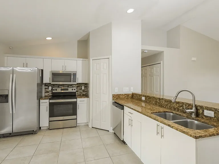 845 SW 37th Ln — Photo 6