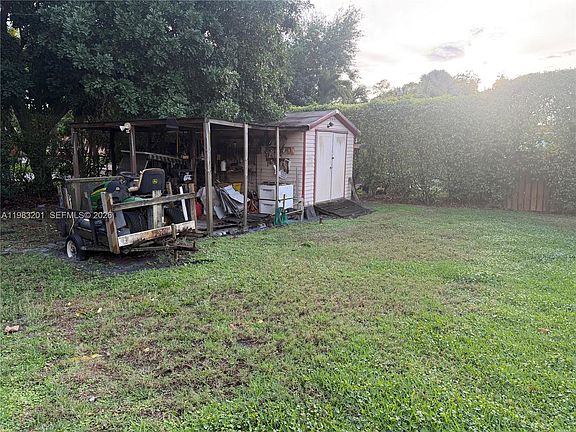 5th image of 5940 Piney Ct
