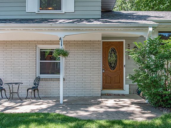 4th image of 2731 Crown Hill Ct