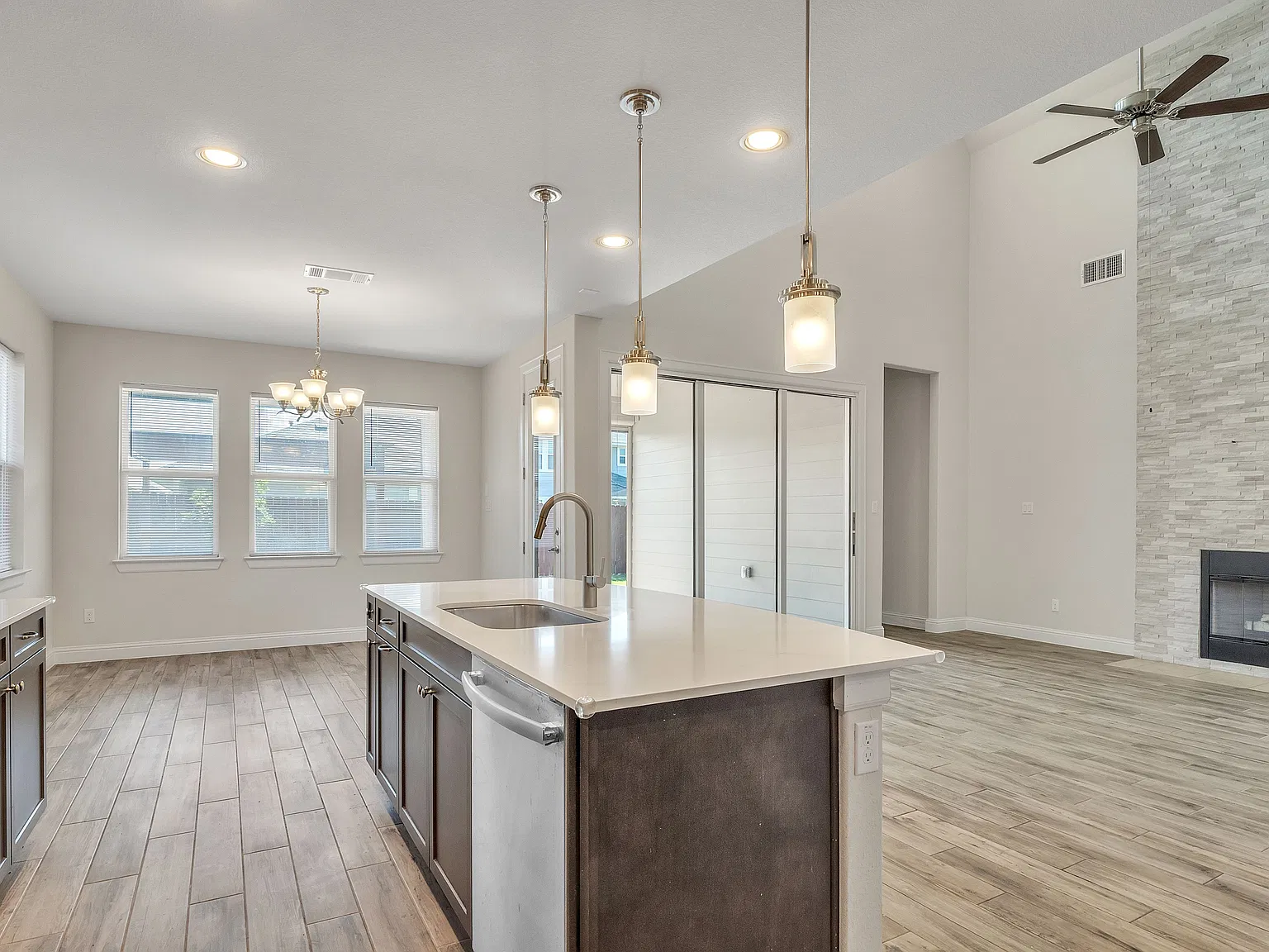 5 bed, 4.0 bath, 3490 sqft, $3,300 — Photo 4