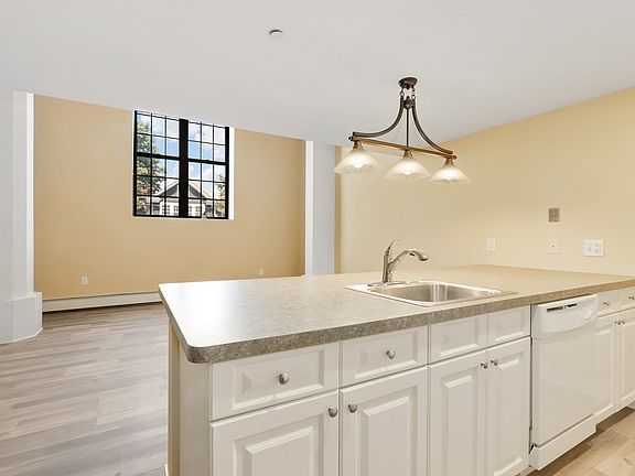 2nd image of 72 Ashland St APT 102