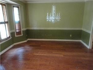 4th image of 884 Fair Oaks Dr