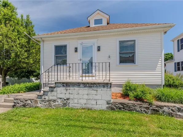 29 Victoria Ave E, Rumford, RI 02916