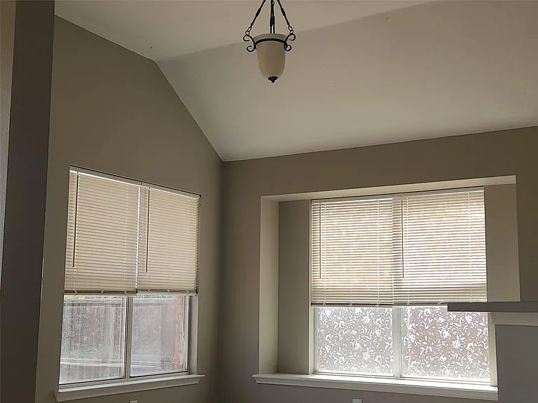 11203 Newberry Dr — Photo 26