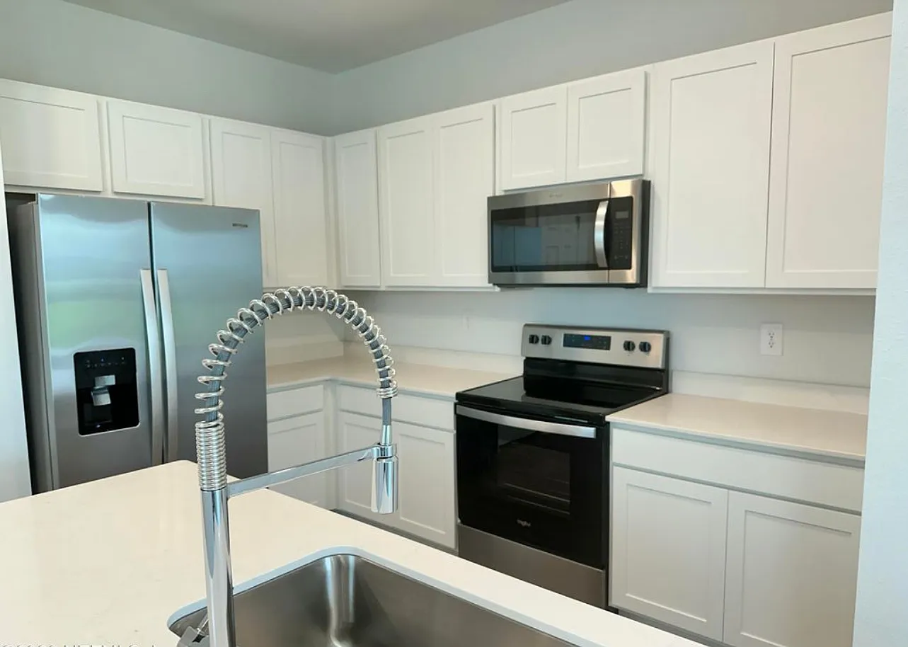 3 bed, 2.5 bath, 1395 sqft, $1,950 — Photo 1