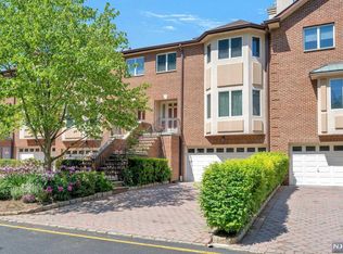 12 Tower Dr, Fort Lee, NJ 07024