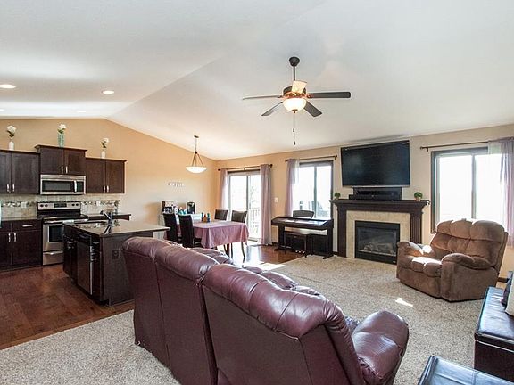 5th image of 608 Meadow Brook Pl