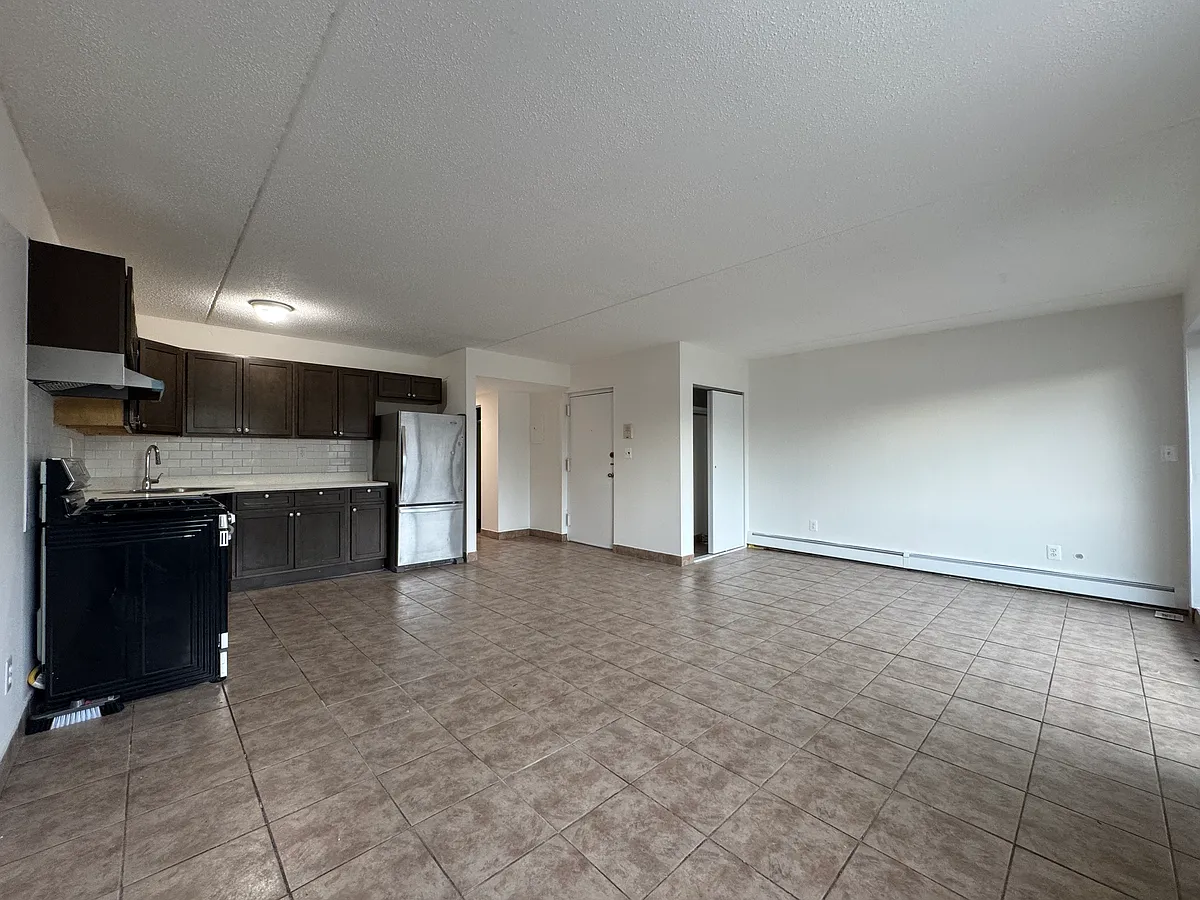 Building Photo - 56-07 Clover Pl #3L