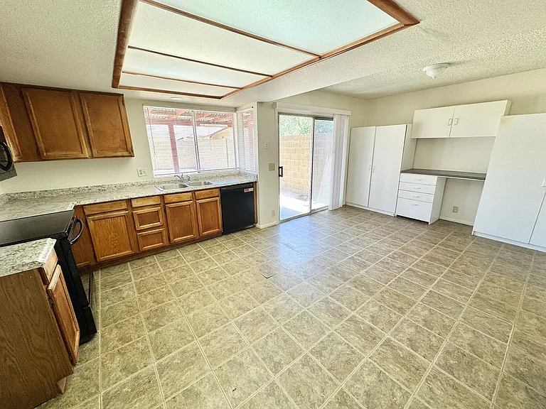 6319 W Townley Ave — Photo 10