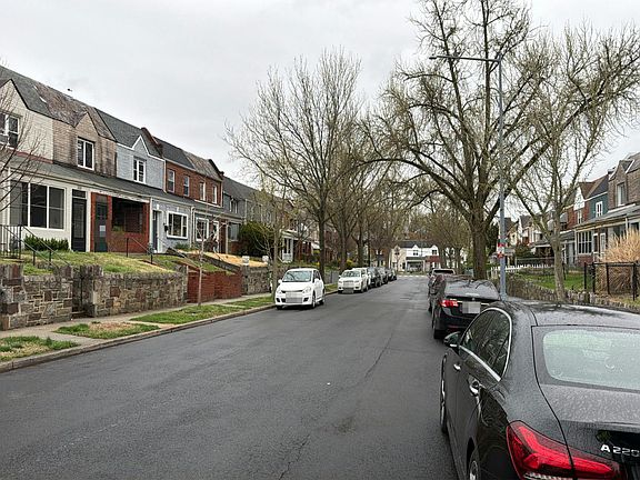 4th image of 341 34th Pl NE