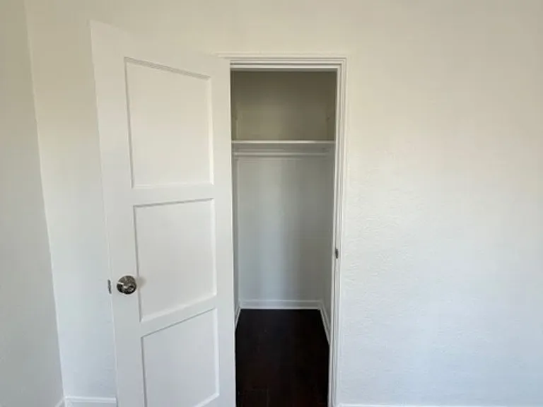 512 N Alexandria Ave — Photo 18