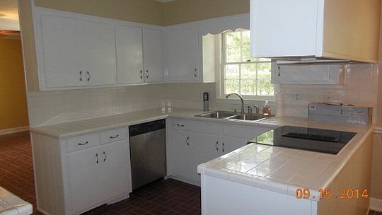 4th image of 429 Forest Glen Dr