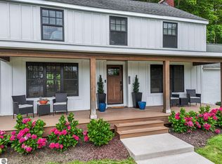 7320 Peninsula Dr, Traverse City, MI 49686