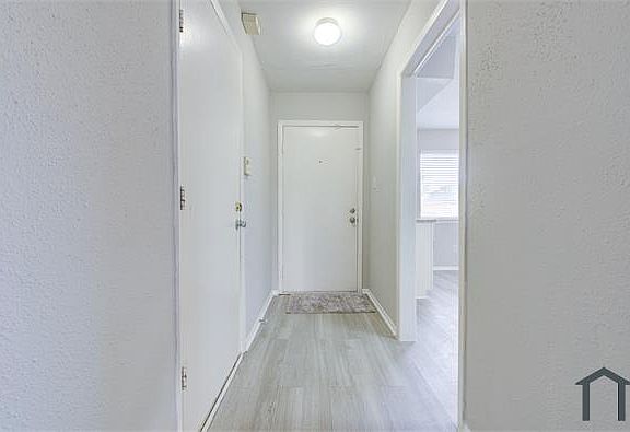 3rd image of 20135 Telegraph Square Ln