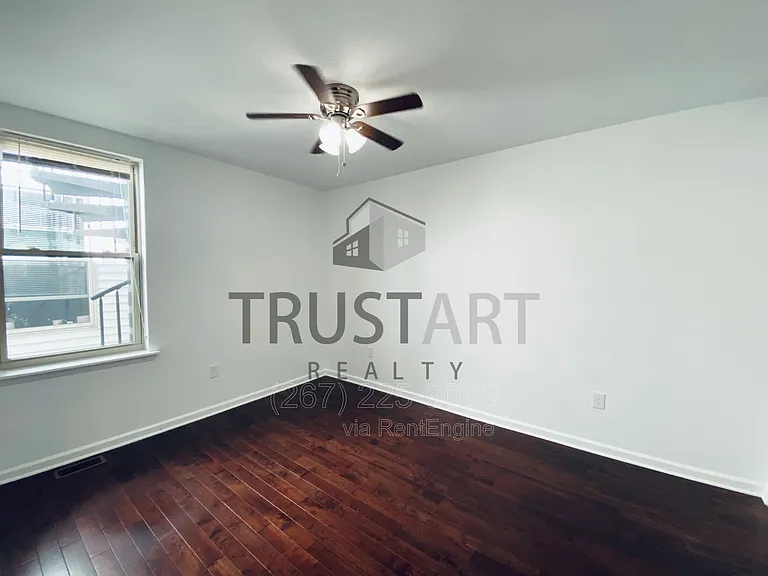 1816 N Front St #B — Photo 15