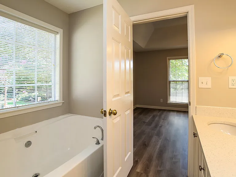 3029 Lexington Ave — Photo 14