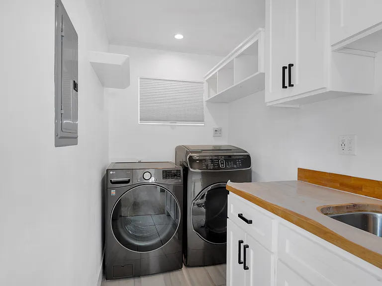 6647 W 82nd St — Photo 22