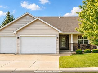 1578 Lone Oak Dr, Neenah, WI 54956