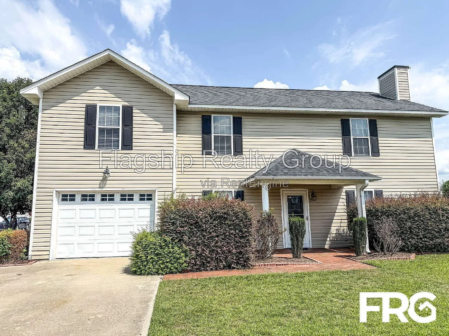 4 bed, 2.5 bath, 2137 sqft, $2,100 — Photo 3