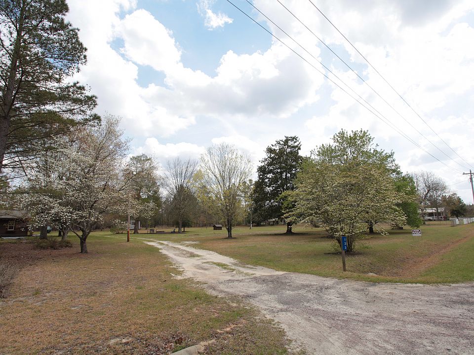 Mature trees/landscaping 