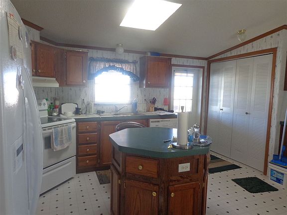 4th image of 183 Gros Ventre St