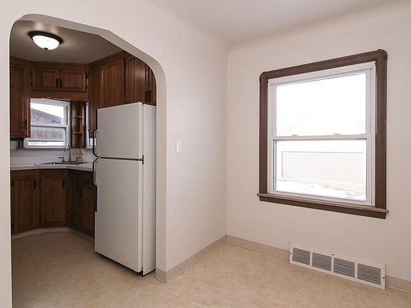 5th image of 6214 Laverne Ave