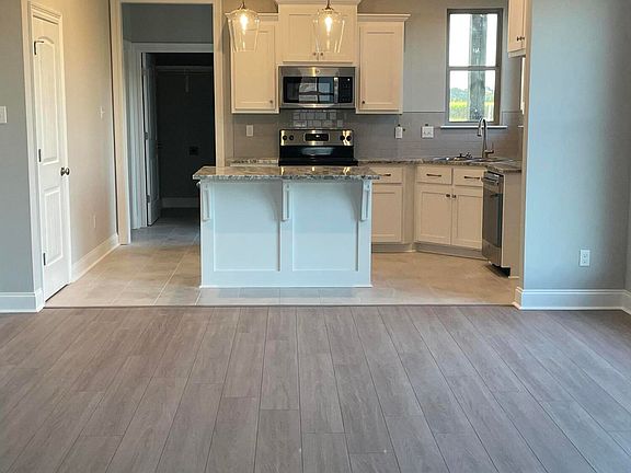 3rd image of 807 Braxton Dr