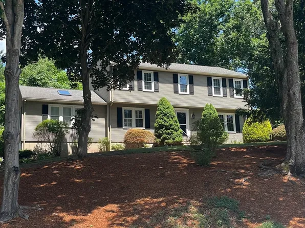 2 Tammie Rd, Hopedale, MA 01747