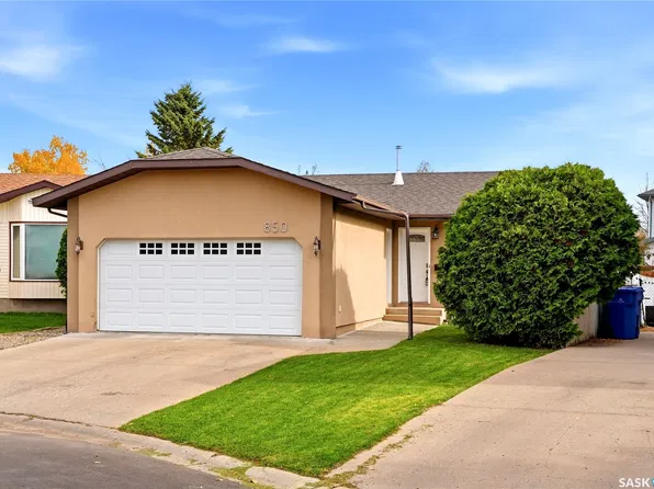850 Erb Bay, Regina, SK S4N 7B2