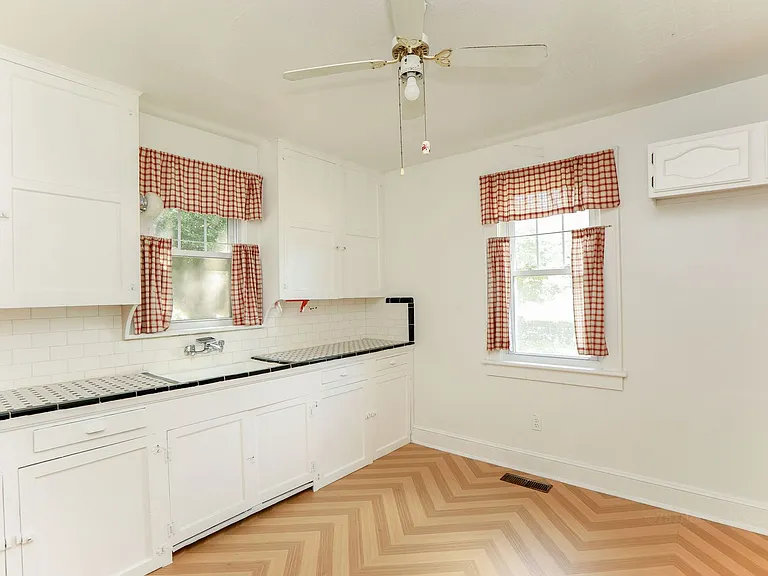 768 Mayfield Ave — Photo 10