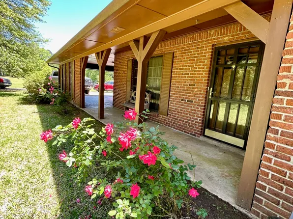 2242 Old Pickens Rd, Kosciusko, MS 39090