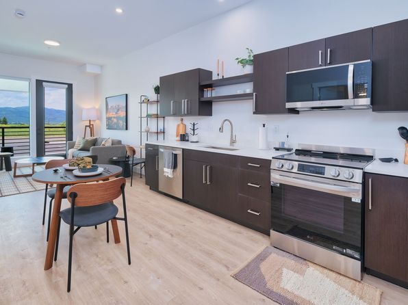 375 Larkspur Ave #328