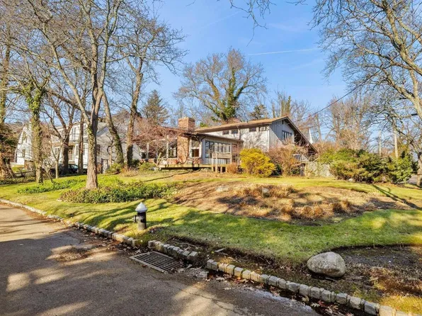 355 Knollwood Avenue, Douglaston, NY 11363