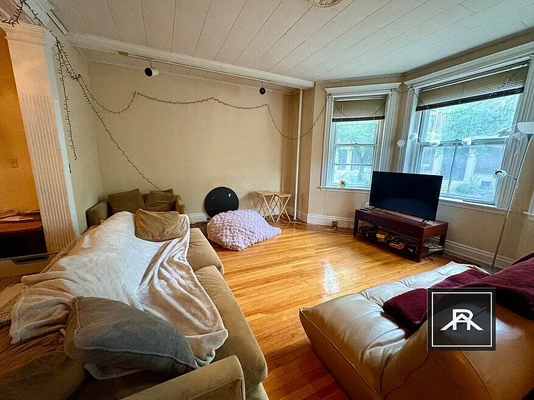 14 Euston St #1 — Photo 15