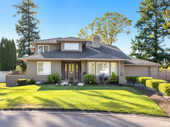 887 Kentwood Ln, Saanich, BC V8Y 3C6