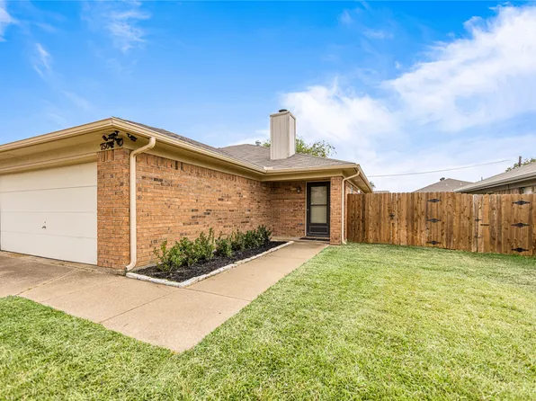 7504 Connie Ln, North Richland Hills, TX 76182