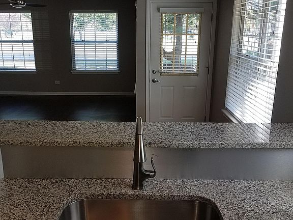 4th image of 704 Superior Ct APT 108