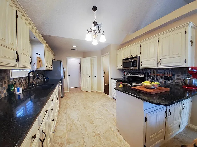3306 Oakmont Dr — Photo 7