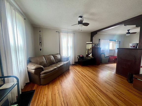 3rd image of 819 Carney Ave