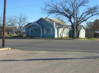 208 W Young St, Llano, TX 78643