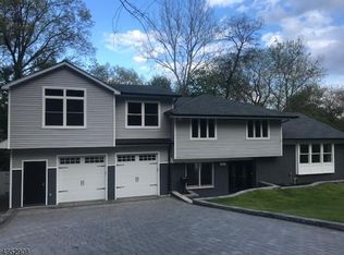 437 Briarwood Ln, Northvale, NJ 07647