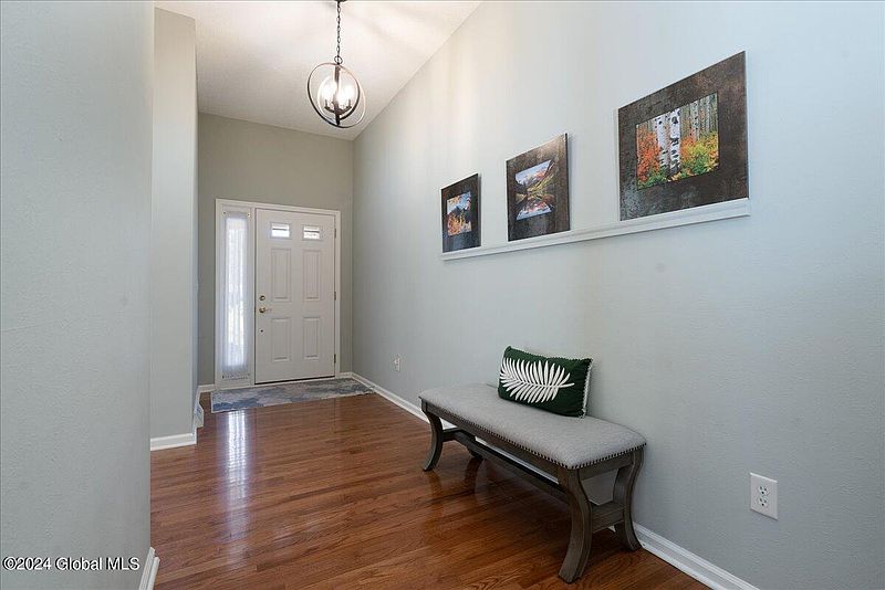 3rd image of 15 Camden Circle