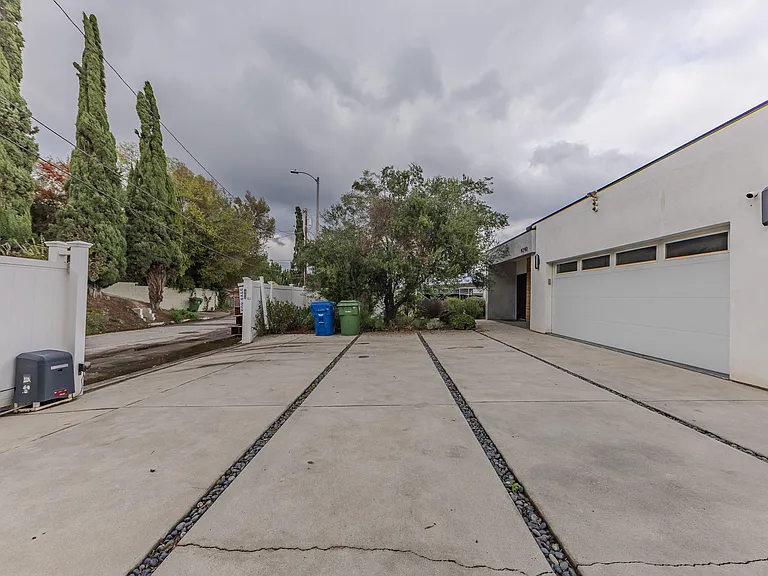 4240 Barrett Rd — Photo 48