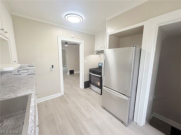 3rd image of 138 Roslyn Dr